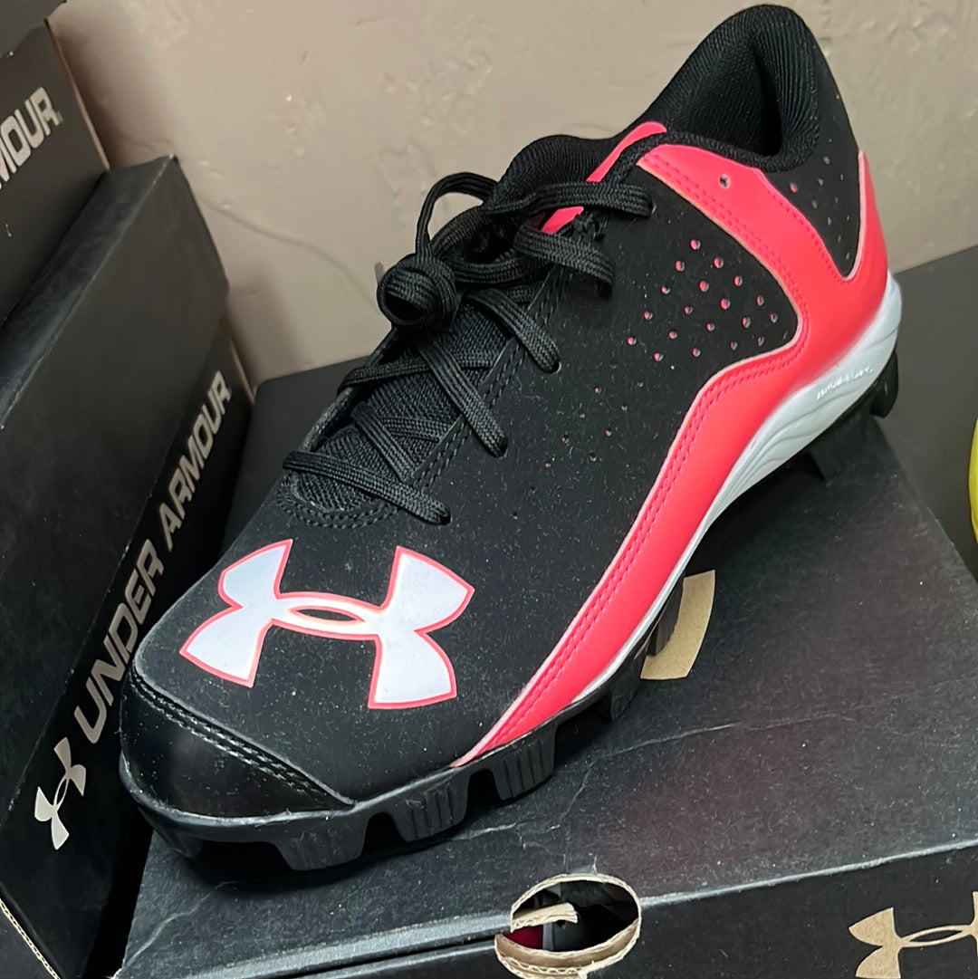 1250082-064 UA LEADOFF LOW RM JR